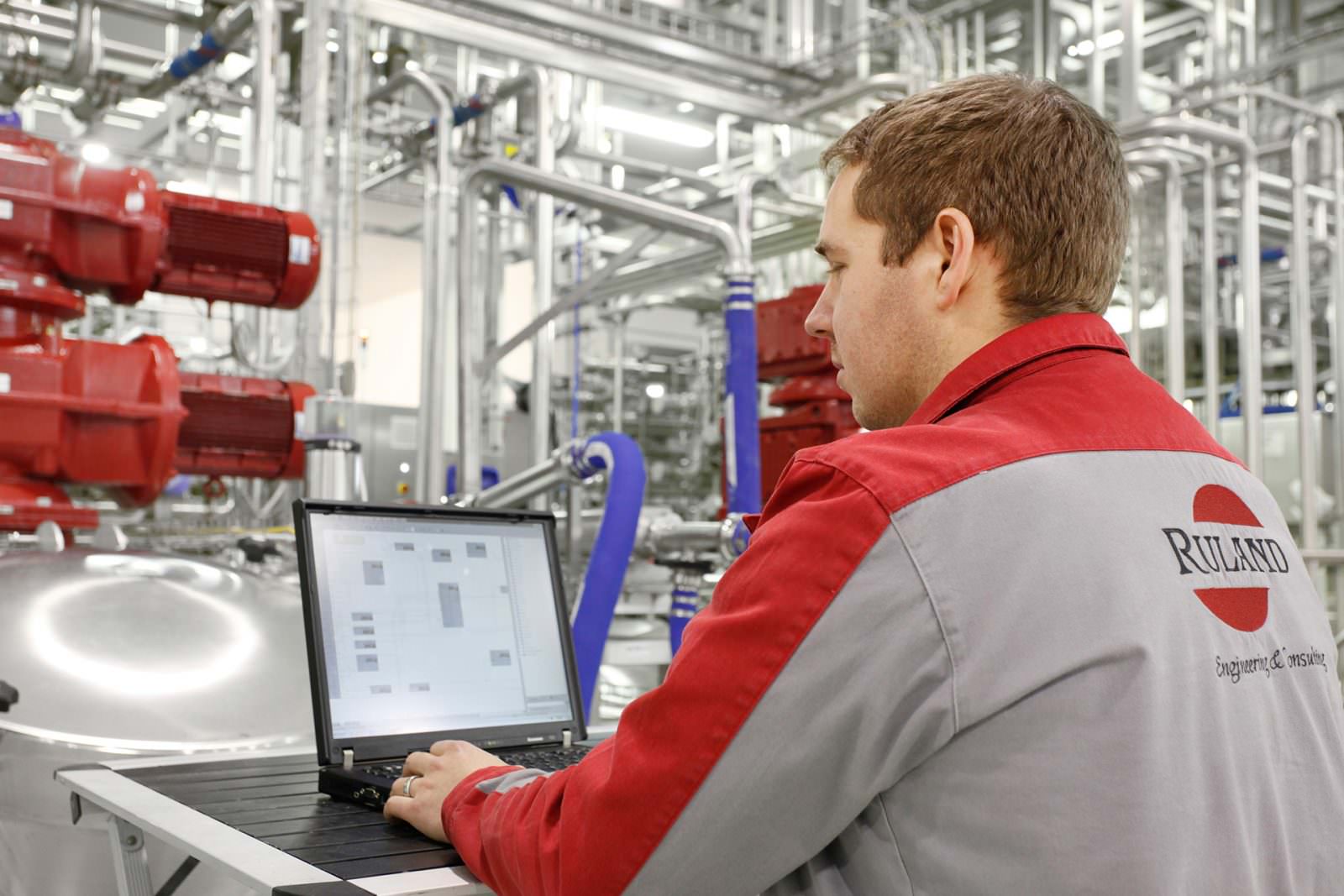 Ruland Automation Steuerung photo automation engineer during unit start-up