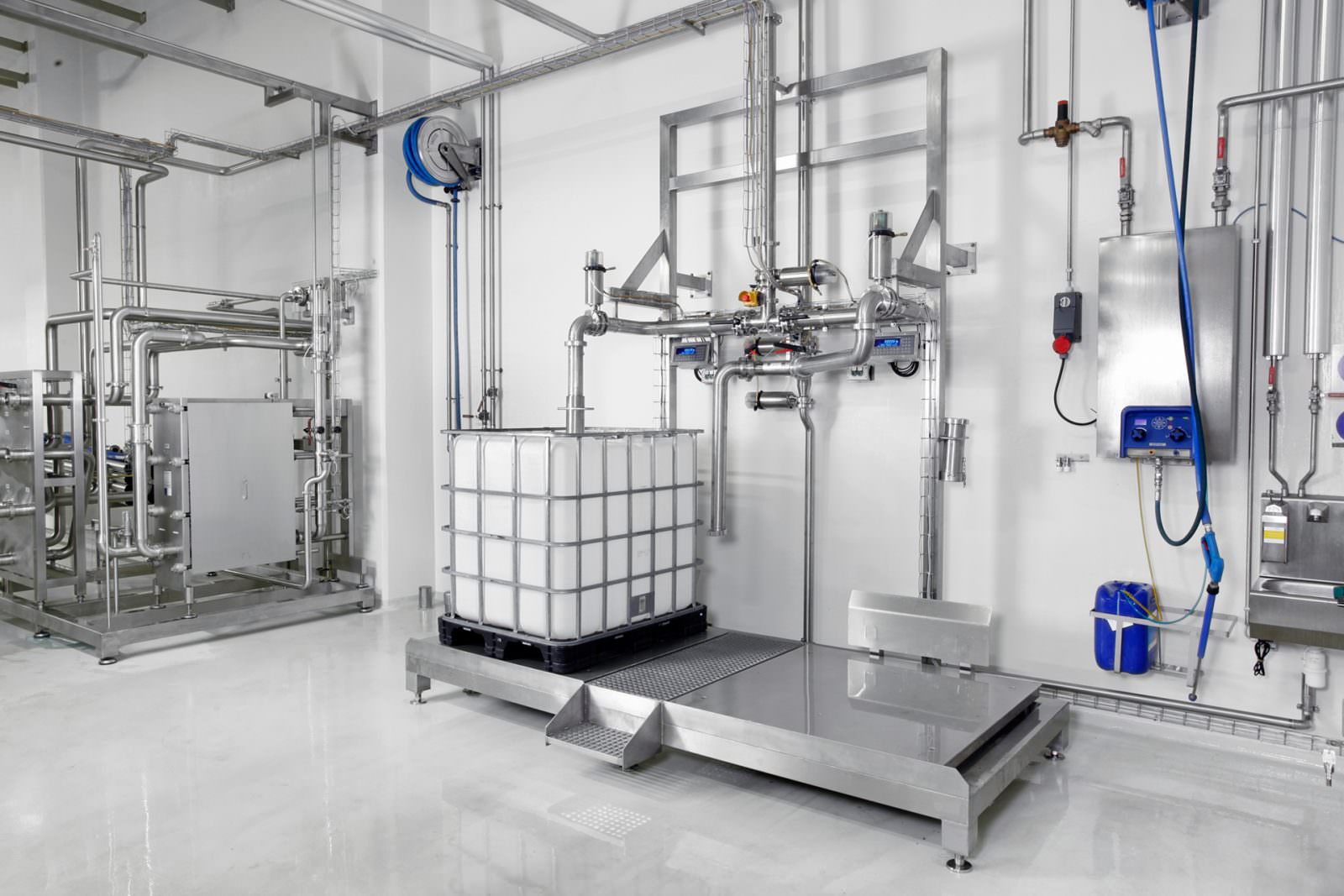 Ruland prozesstechnik_container_handling_2 Containerstation mit IBC